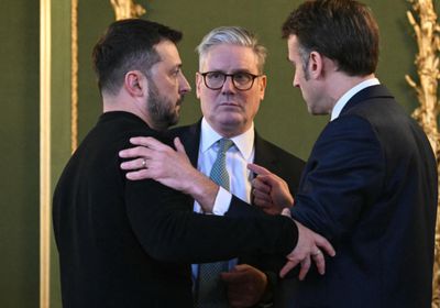 بريطانيا وفرنسا تتعهدان بدعم زيلينسكي أمام روسيا