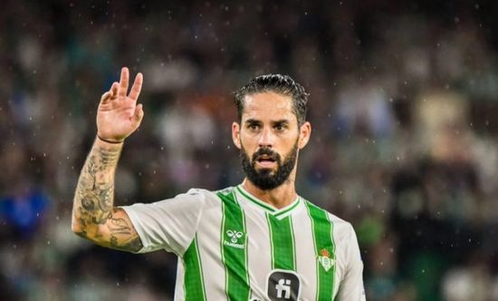 ريال بيتيس يعلن إصابة إيسكو بكسر في الساق