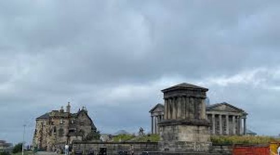 اندلاع حريق في مقعد آرثر أحد أشهر معالم إدنبرة