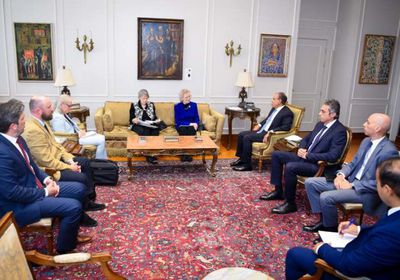 وزير الخارجية المصري يبحث مع وفدا من الحكماء الأوضاع المتدهورة في غزة