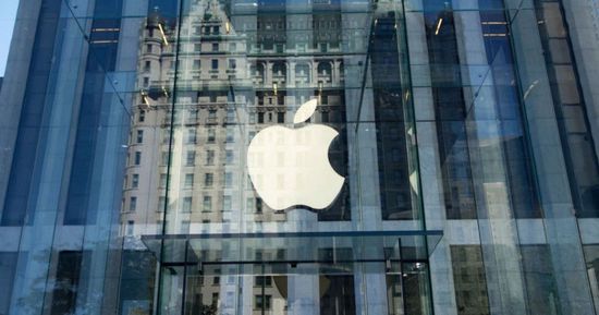 تنتهك قوانين مكافحة الاحتكار.. ماسك يصطدم بـ"آبل" قانونيًا  