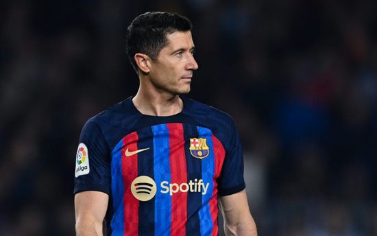 مدرب بولندا: ليفاندوفسكي يريد العودة للمنتخب الوطني