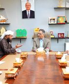 محافظ عدن يناقش أوضاع العاملين في قطاع الأوقاف
