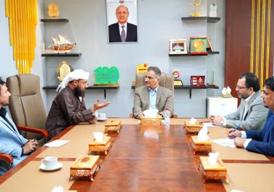 محافظ عدن يناقش أوضاع العاملين في قطاع الأوقاف