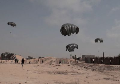 الإمارات تنفذ الإنزال الجوي الـ69 للمساعدات فوق غزة