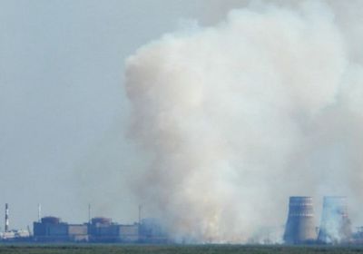 تصاعد دخان بمحطة زابوريجيا للطاقة النووية بأوكرانيا