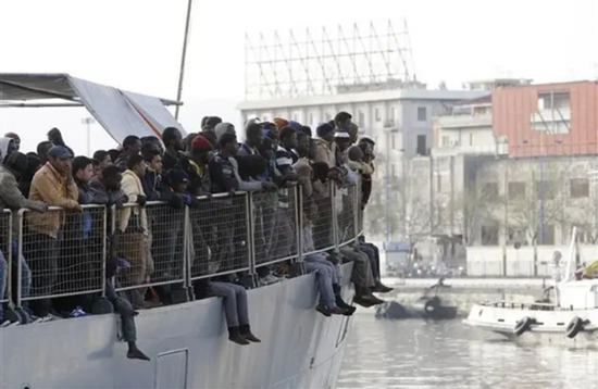 غرق 20 مهاجراً قبالة سواحل إيطاليا