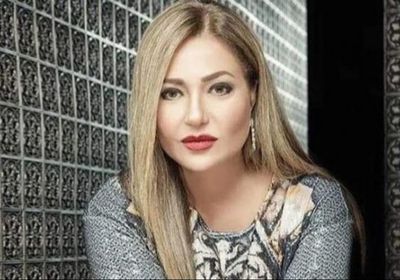 أشرف زكي يطمئن الجمهور على ليلى علوي بعد حادث سير بالساحل الشمالي