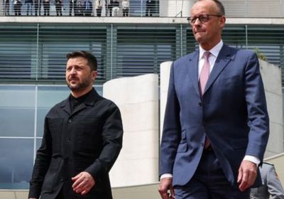 زيلينسكي يلتقي ميرتس في برلين