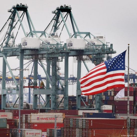 الشركات الأمريكية تتحمل أعباء التعريفات الجمركية