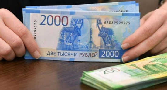 الروبل الروسي يتراجع مع ترقب محادثات السلام