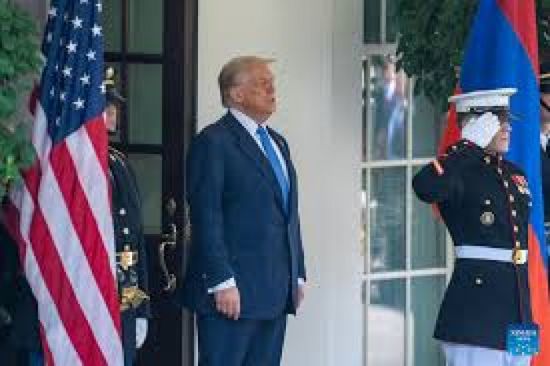 ترامب سيستقبل بوتين لدى نزوله من الطائرة في ألاسكا