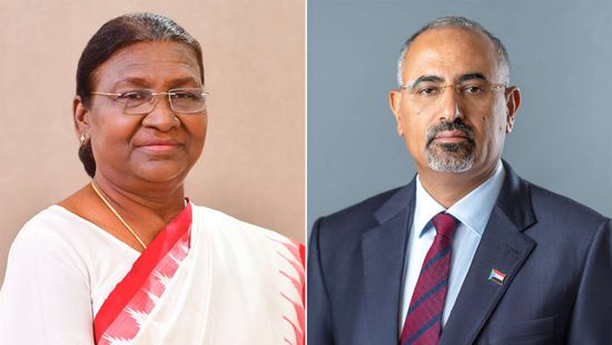 الرئيس الزُبيدي يهنئ رئيسة الهند بذكرى استقلال بلادها