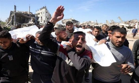 استشهاد فلسطينيين من منتظري المساعدات برصاص الاحتلال