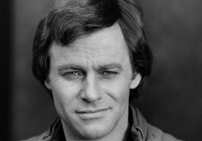 وفاة الممثل الأسترالي تريستان روجرز بعد صراع مع سرطان الرئة عن عمر 79 عامًا