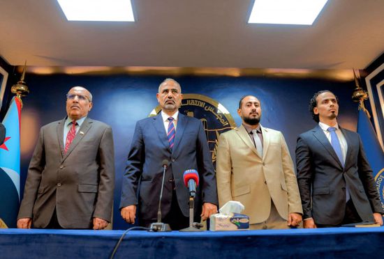 الرئيس الزُبيدي يطلق برنامج النزول الميداني لفرق الرقابة