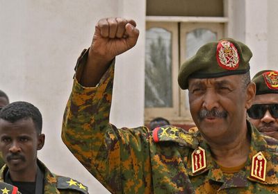 السودان.. رئيس مجلس السيادة يقرر ضم القوات المساندة إلى الجيش