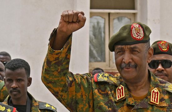 السودان.. رئيس مجلس السيادة يقرر ضم القوات المساندة إلى الجيش