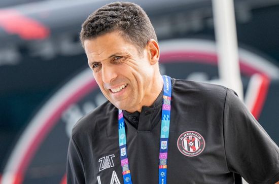 الجزيرة الإماراتي ينهي تعاقده مع حسين عموتة