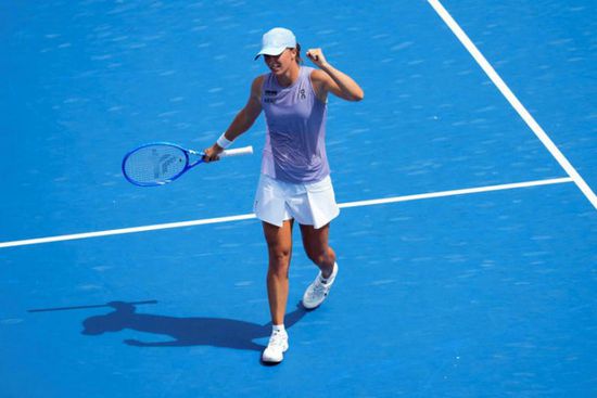 شيانتيك تتخطى ريباكينا وتواجه باوليني