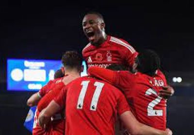 مدرب حراس مرمى فورست يتعرض لإصابة في رأسه