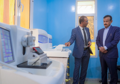 بتمويل إماراتي.. محافظ شبوة يفتتح قسم فحص الأنسجة في مختبرات الصحة