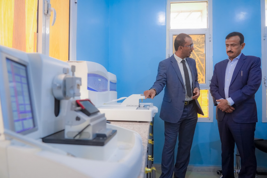 بتمويل إماراتي.. محافظ شبوة يفتتح قسم فحص الأنسجة في مختبرات الصحة