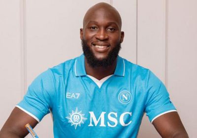 لوكاكو مهاجم نابولي يغيب عن الملاعب