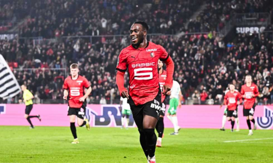 فورست يتعاقد مع المهاجم الفرنسي كاليمويندو قادمًا من ستاد رين