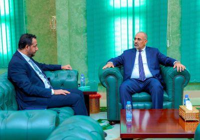 الرئيس الزُبيدي: نتفهم مطالب المعلمين ونثق بعودتهم لأداء واجبهم