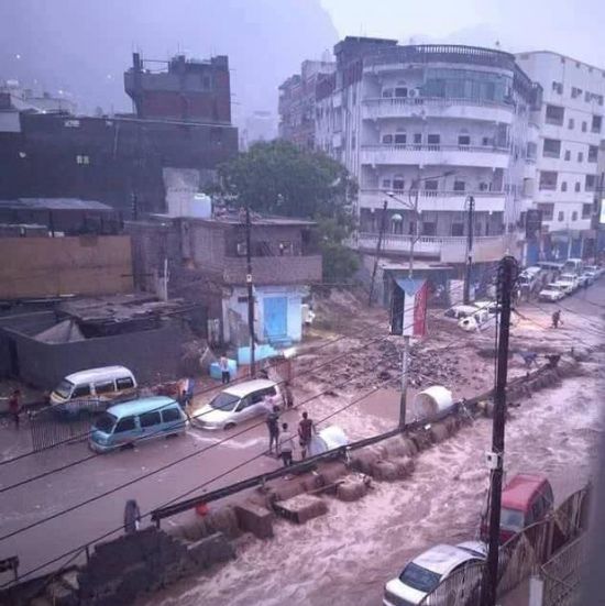 أمطار غزيرة تضرب العاصمة عدن