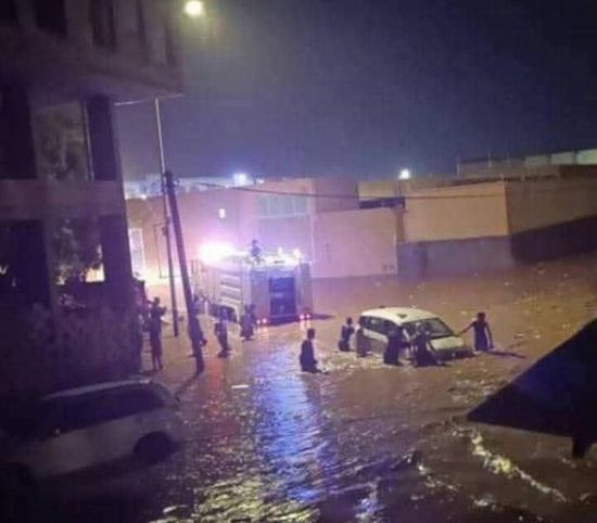  لملس يوجه بمساعدة المواطنين المتضررين من الانخفاض الجوي