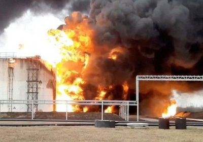 مسيرات أوكرانية تحرق مصفاة نفط غربي روسيا