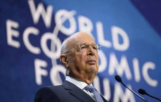 براءة مؤسس المنتدى الاقتصادي من تهم سوء السلوك