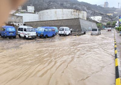 محافظ عدن يتفقد مديريات العاصمة عقب الأمطار الغزيرة
