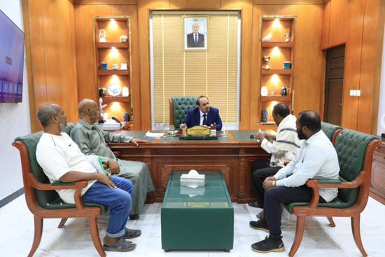 بن ماضي يناقش قضايا العمال مع رئيس اتحاد نقابات حضرموت