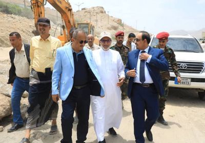 محافظ حضرموت يتفقد الاستعدادات لموجة جديدة من الأمطار