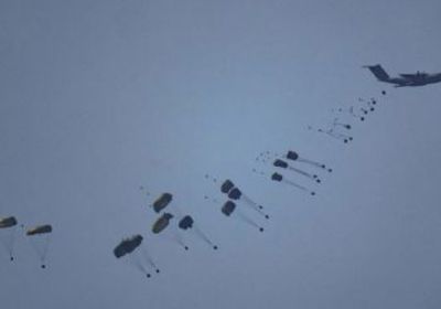 القوات المسلحة الأردنية تنفذ إنزالًا جويًا جديدًا للمساعدات في غزة