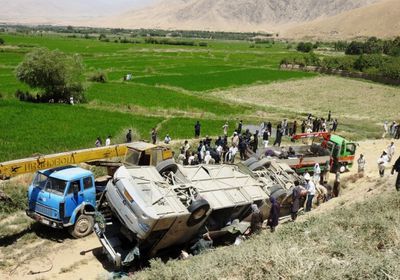 مصرع 70 شخصاً جراء اصطدام شاحنة بحافلة ركاب في أفغانستان