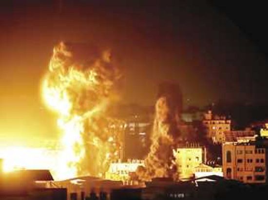 غارات إسرائيلية مكثفة على غزة