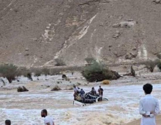 أمطار غزيرة تقطع الطرق بين مدن ساحل ووادي حضرموت