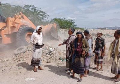 حملة مشتركة لإزالة مخلفات البناء في عتق