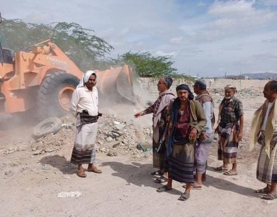 حملة مشتركة لإزالة مخلفات البناء في عتق