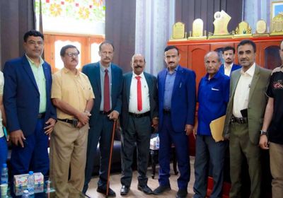 فريق التوجيه يلتقي محافظ شبوة ويشيد بالنهضة التنموية