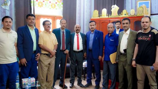 فريق التوجيه يلتقي محافظ شبوة ويشيد بالنهضة التنموية