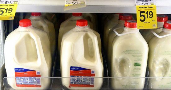 الصين تمدد تحقيقًا في واردات الألبان من الاتحاد الأوروبي