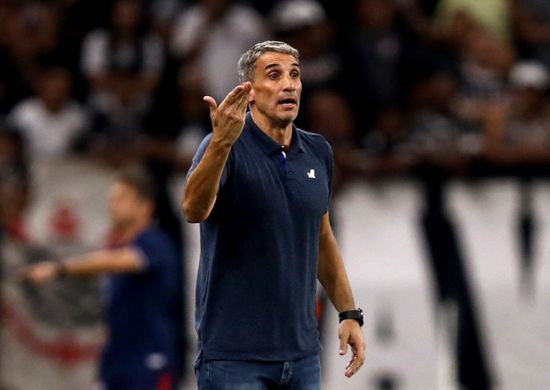 سانتوس يعين فويفودا مدربًا جديدًا حتى 2026