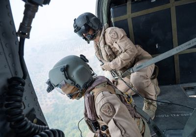 فريق الإنقاذ الإماراتي يواصل عمليات إخماد حرائق الغابات في ألبانيا