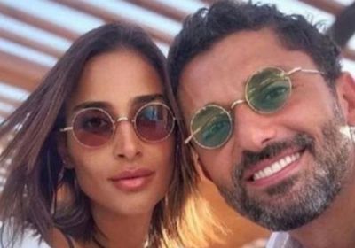 كريم محمود عبدالعزيز يحسم شائعات انفصاله عن زوجته  