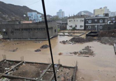 الانتقالي يؤكد دعمه لسلطة العاصمة عدن بمواجهة تداعيات السيول